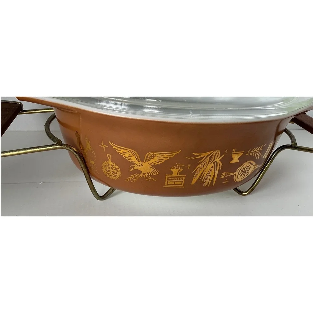 Pyrex Vintage Casserole Early American 1.5 QT Oval Brown Gold with Cradle Lid
